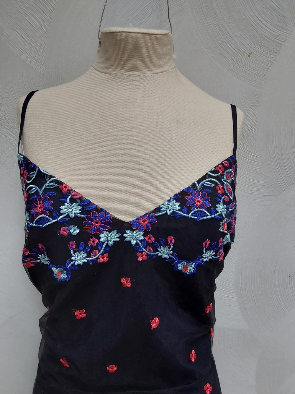 Nwt Devlin Black Floral Embroidered Slip Dress Small - Picture 2 of 6